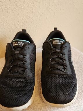 Skechers Black Athletic Walking Sneakers with Aqua Accent